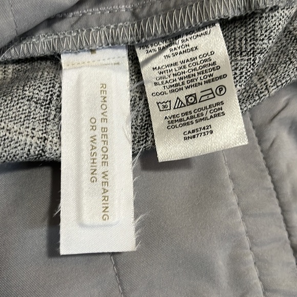 Ann Taylor Ankle Pant. Size 12 - Picture 4 of 8